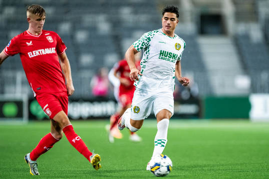 Max Bruns of Twente and Jusef Erabi of Hammarby