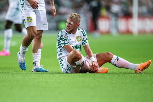 Simon Strand of Hammarby in pain
