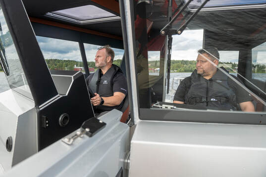 Modo hockeys sportchef Henrik Gradin  och tränare Mattias
