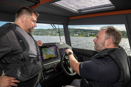 Modo hockeys sportchef Henrik Gradin  och tränare Mattias