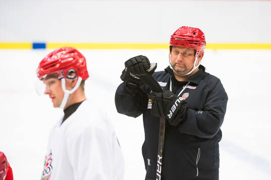 Modos huvudtränare Mattias Karlin