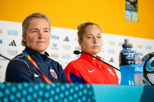 Head coach Hege Riise and goalkeeper Aurora Mikalsen of