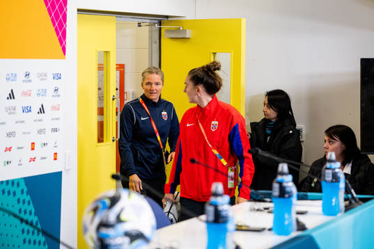 Head coach Hege Riise and Vilde Bøe Risa of Norway at a