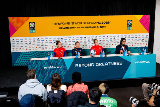 Vilde Bøe Risa, head coach Hege Riise and goalkeeper