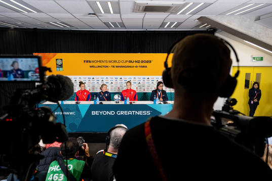 Vilde Bøe Risa, head coach Hege Riise and goalkeeper