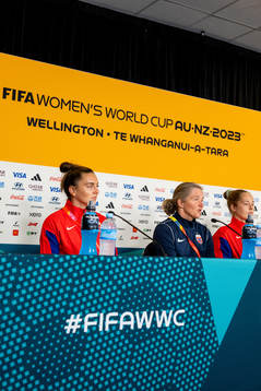 Vilde Bøe Risa, head coach Hege Riise and goalkeeper