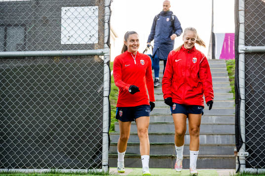 Vilde Bøe Risa and Amalie Eikeland of Norway at a training