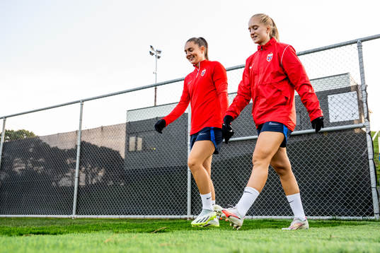Vilde Bøe Risa and Amalie Eikeland of Norway at a training