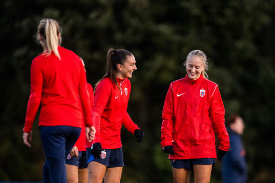 Vilde Bøe Risa and Amalie Eikeland of Norway at a training