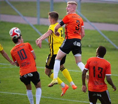 Kristianstads Linus Svensson når högst i matchen i