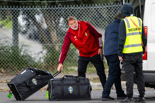 Equipment manager Peter Loxvi of the Swedish women's
