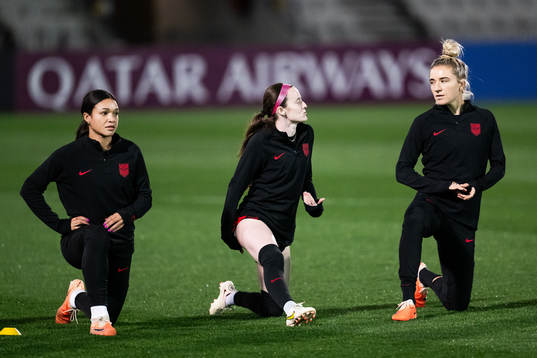 Sophia Smith, Rose Lavelle and Kristie Mewis at a training