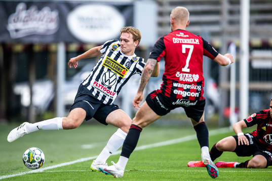 Bläddra bland fler bilder av Fotboll, Superettan, Landskrona - Östersund