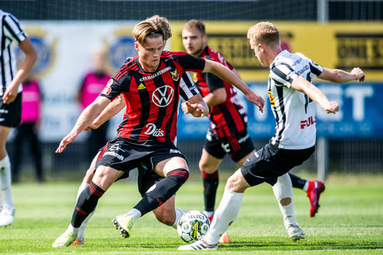 Östersunds Calvin Kabuye och Landskronas David Edvardsson