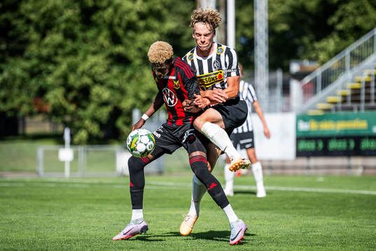 Landskronas Gustaf Bruzelius och Östersunds Calvin Kabuye