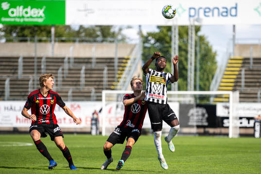 Landskronas Kofi Asare och Östersunds Simon Marklund