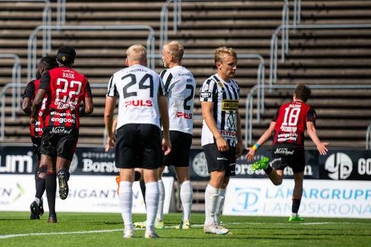 Landskronas Johan Rapp deppar medan Östersunds Myroslav