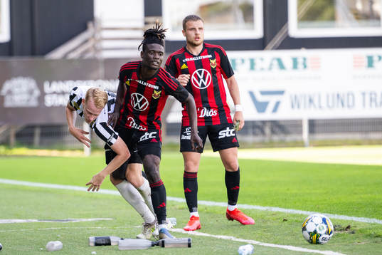 Landskronas David Edvardsson och Östersunds Samuel Mensiro