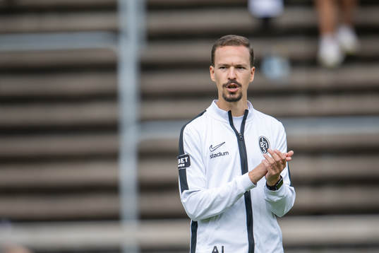 Landskronas assisterande tränare Amir Jakirlic deppar