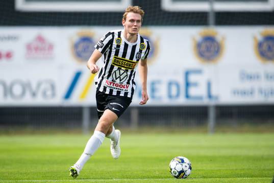 uLandskronas Melker Jonsson nder fotbollsmatchen i