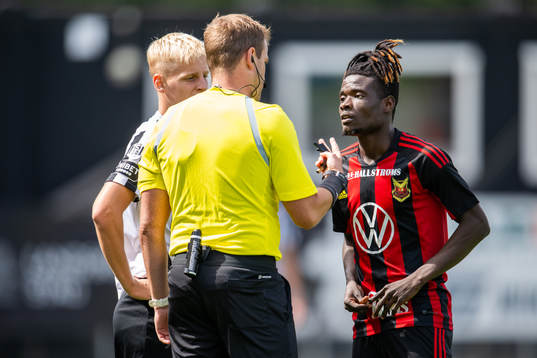 Landskronas Emil Lindman och Östersunds Yannick Armel