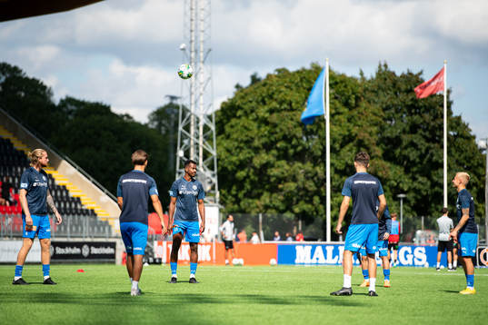 Värnamos spelare värmer upp