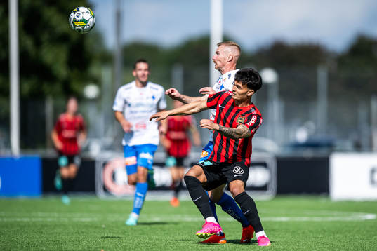 Värnamos Freddy Winsth och Brommapojkarnas Liam Jordan