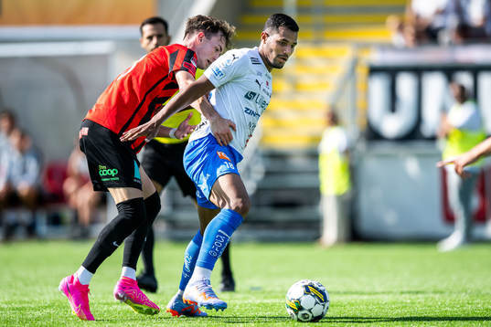 Brommapojkarnas Alexander Johansson och Värnamos Wenderson