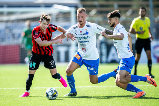 Brommapojkarnas Alexander Johansson mot Värnamos Victor