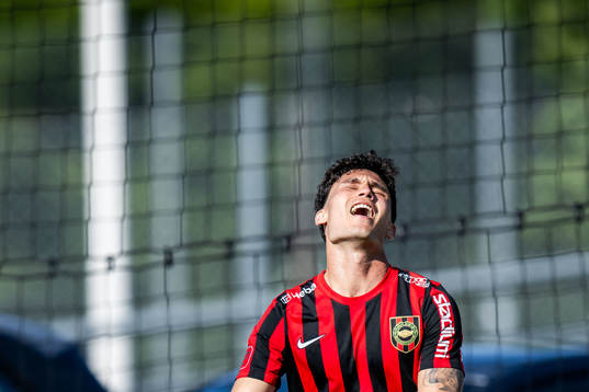 Brommapojkarnas Liam Jordan deppar