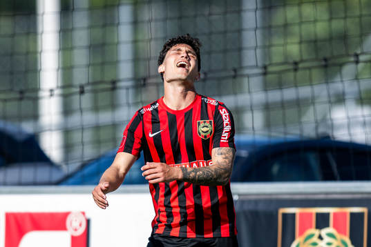 Brommapojkarnas Liam Jordan deppar