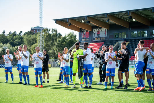 Värnamos spelare jublar