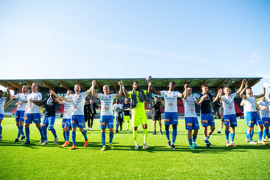 Värnamos spelare jublar