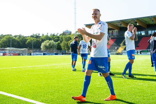 Värnamos Freddy Winsth jublar
