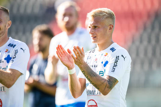 Värnamos Viktor Bergh jublar