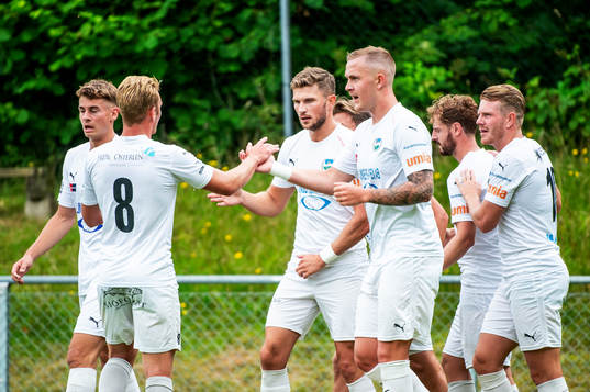Österlens Erik Pärsson gör 1-0 och jublar med