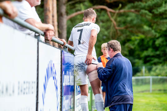 Österlens Erik Pärsson skadas och tvingas utgå