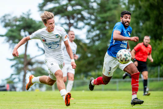 Österlens Axel Orrenius mot FBK Balkans Hozan Faraidoon