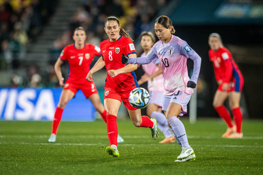 Vilde Bøe Risa of Norway and Fuka Nagano of Japan