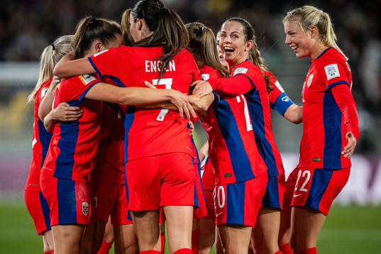 Tuva Hansen and Sophie Román Haug of Norway celebrate