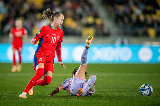 Caroline Graham Hansen of Norway and Moeka Minami of Japan