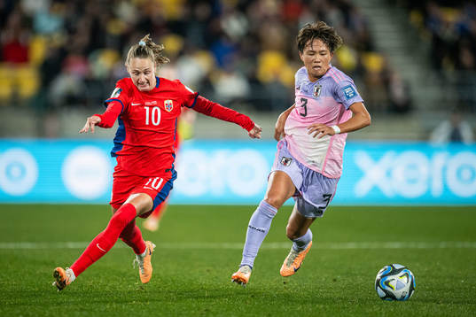 Caroline Graham Hansen of Norway and Moeka Minami of Japan