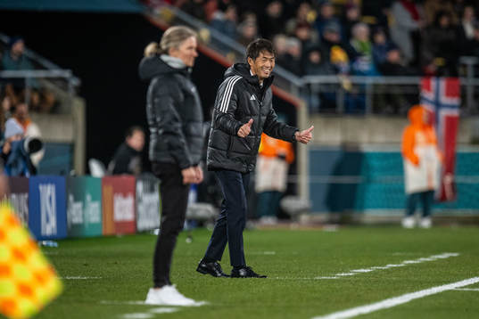 Head coach Hege Riise of Norway and Head coach Ikeda
