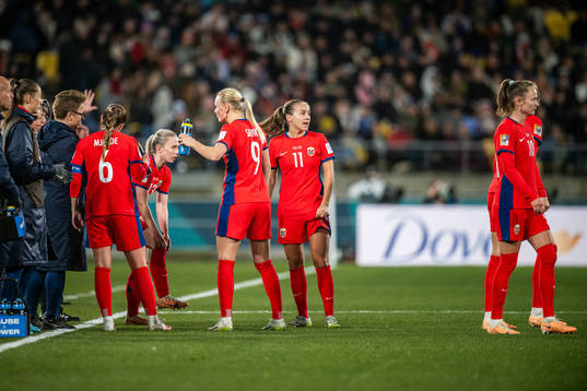 Maren Mjelde, Thea Bjelde, Karina Sævik, Guro Reiten and
