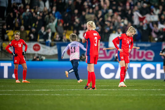 Frida Maanum, Sara Hørte and Ada Hegerberg look dejected