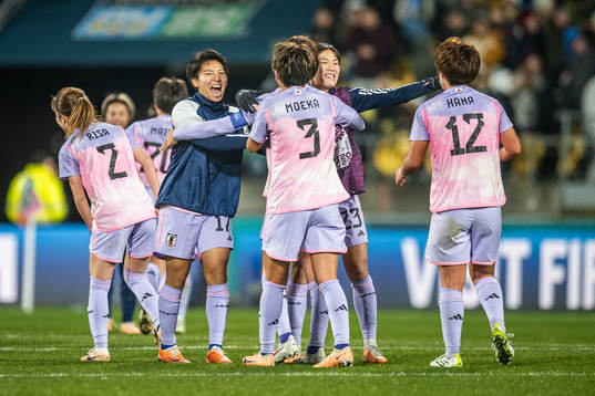 Kiko Seike of Japan celebrate with teammates