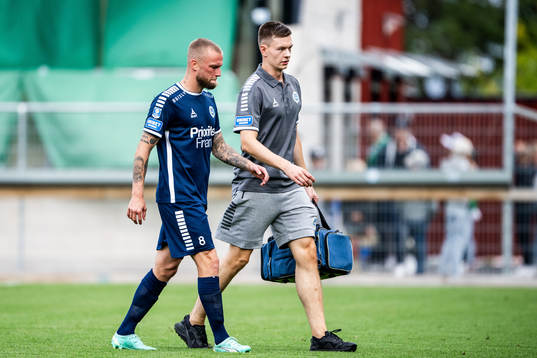 Utsiktens Alexander Faltsetas lämnar planen skadad