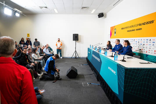 Head coach Vlatko Andonovski and Alex Morgan at a press