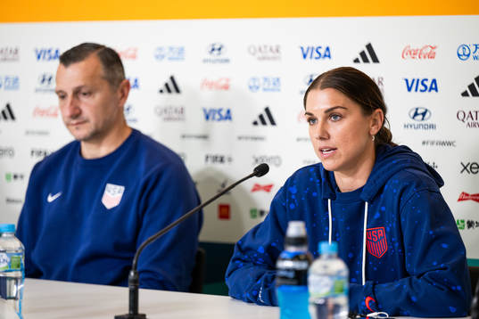 Head coach Vlatko Andonovski and Alex Morgan at a press