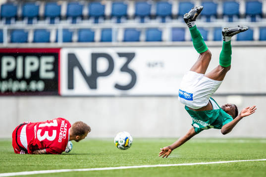 Gefles målvakt Robin Wallinder och Brages Samouil
